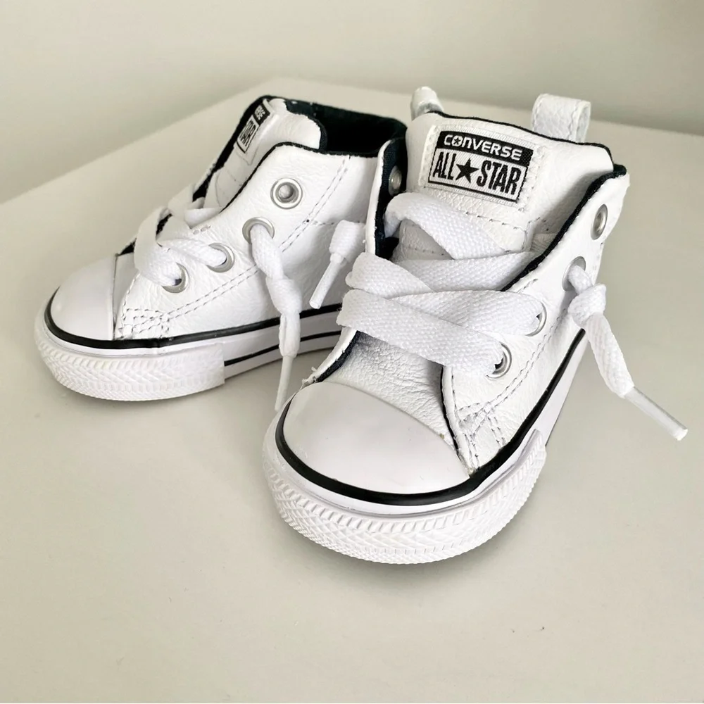 Converse NWOT All Star White Leather Chuck Taylor Size 3
